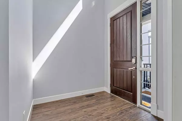 Chestermere, AB T1X 0P8,197 Kinniburgh CIR