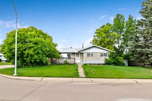 3403 73 ST NW, Calgary, AB T3B 2L5