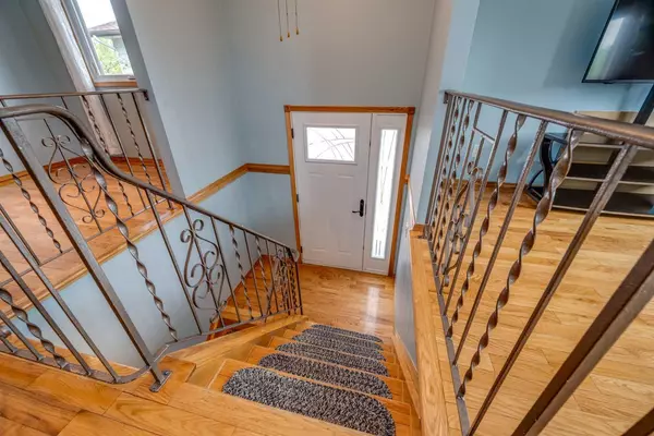 Red Deer, AB T4P 2W5,140 Cosgrove CRES