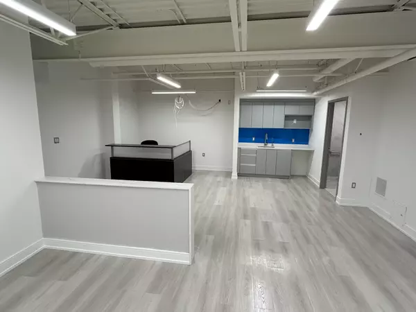 Toronto W10, ON M9W 6V6,2001 Albion RD #2 (Upper Level)