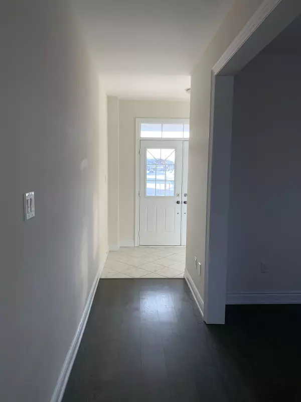 Niagara Falls, ON L2H 3R5,7681 Hackberry TRL #Upper