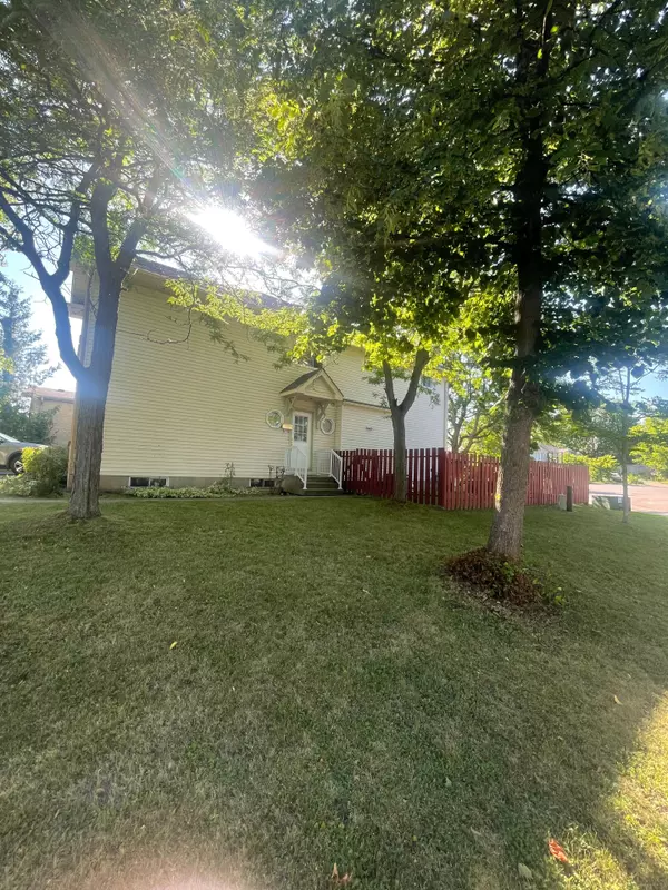 London North, ON N6G 4Y6,101 Southcott CT