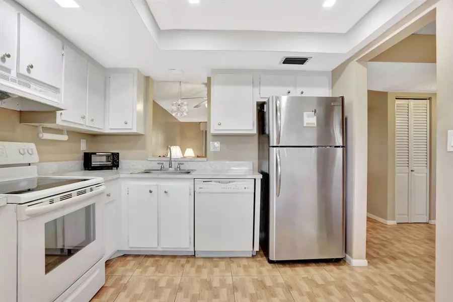 7680 NW 18th St #402, Margate, FL 33063