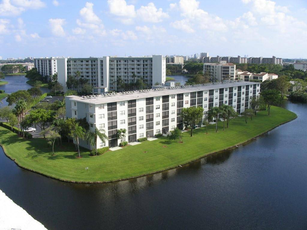 Pompano Beach, FL 33069,2236 N Cypress Bend Dr #403