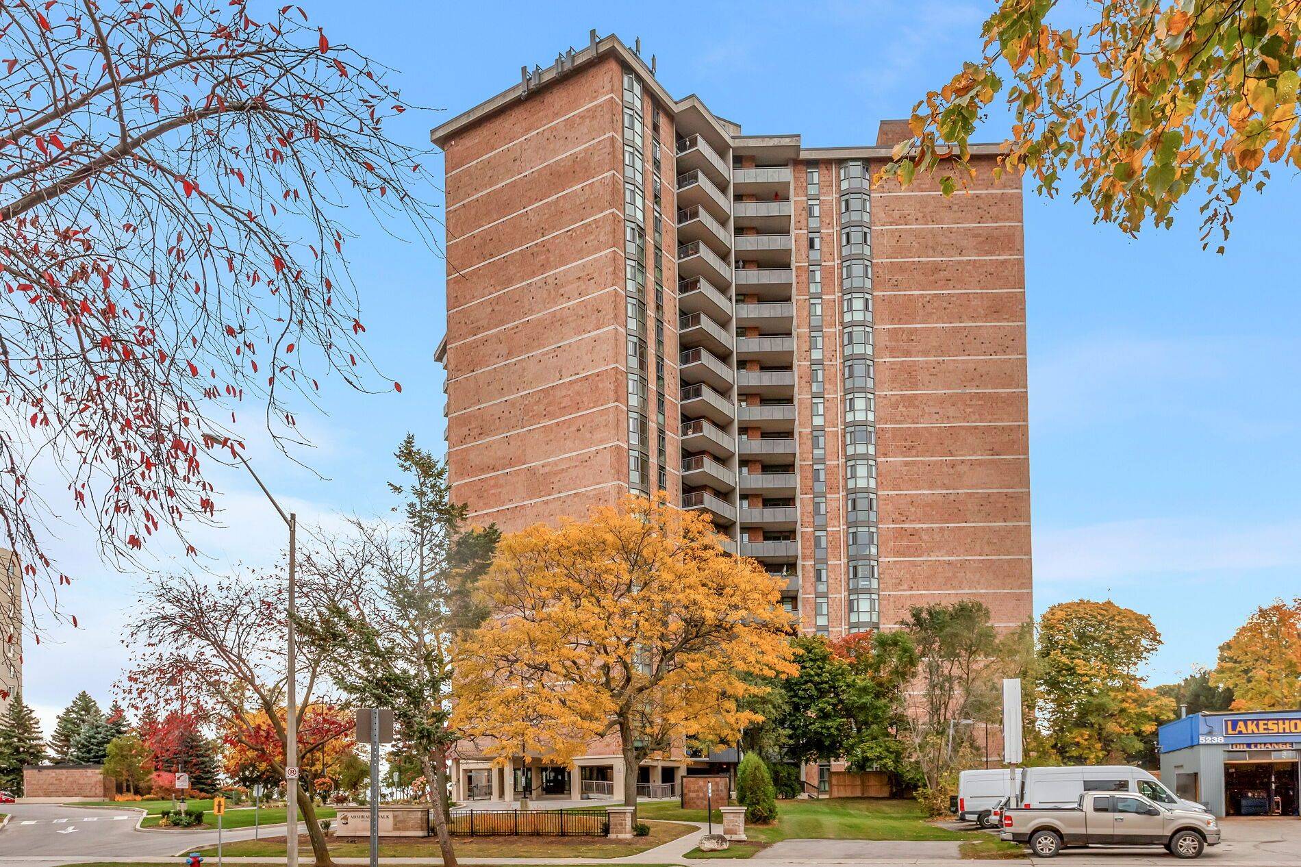 Burlington, ON L7L 5L2,5250 Lakeshore RD #607