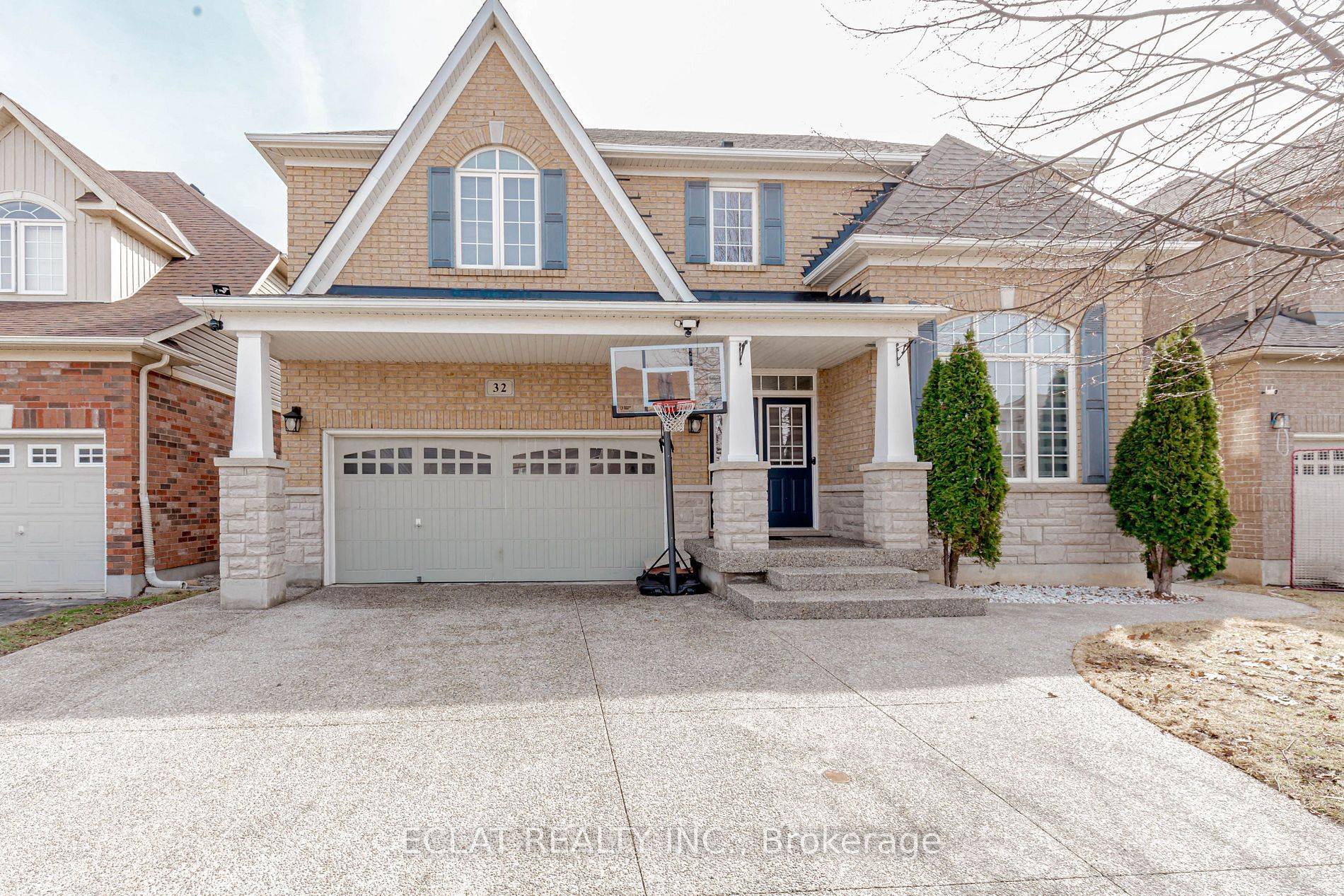 32 Nanaimo CRES, Hamilton, ON L8E 0C9