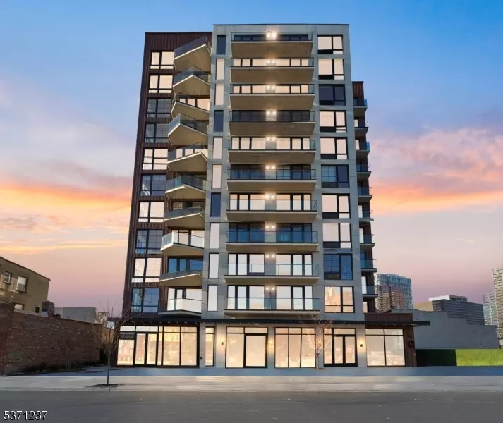 Newark City, NJ 07105,65 Mcwhorter #201