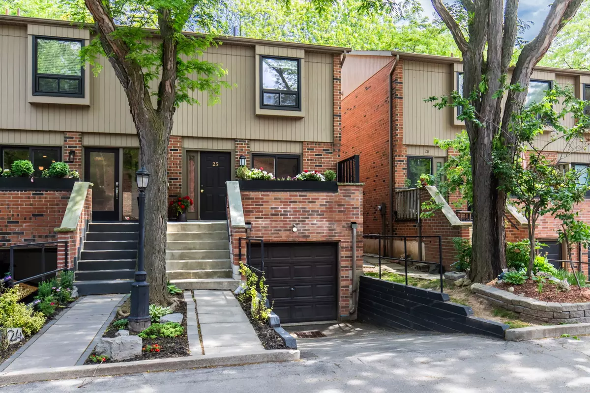 Oakville, ON L6L 1J4,3122 Lakeshore RD W #25