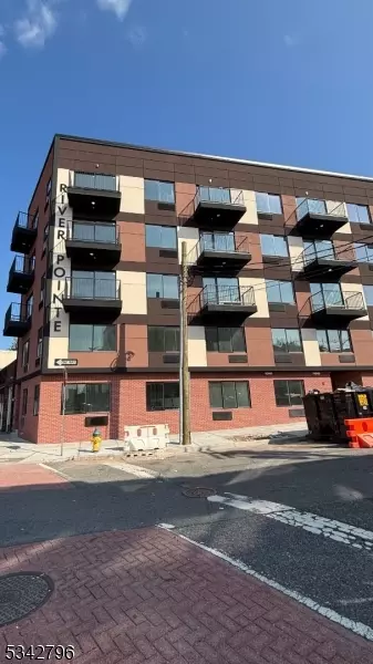 486 Market St, Newark City, NJ 07105