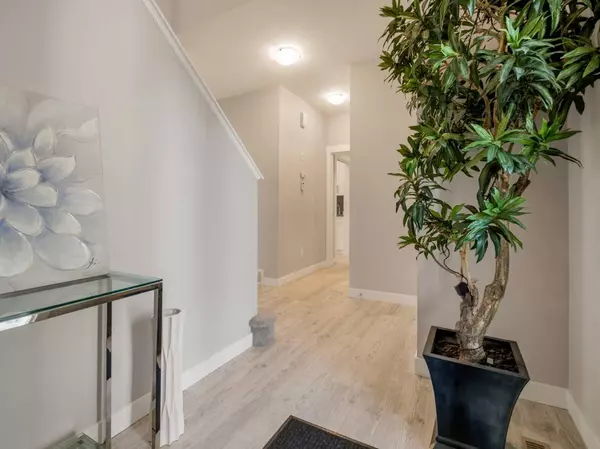 Lethbridge, AB T1J 5K9,90 Moonlight BLVD West