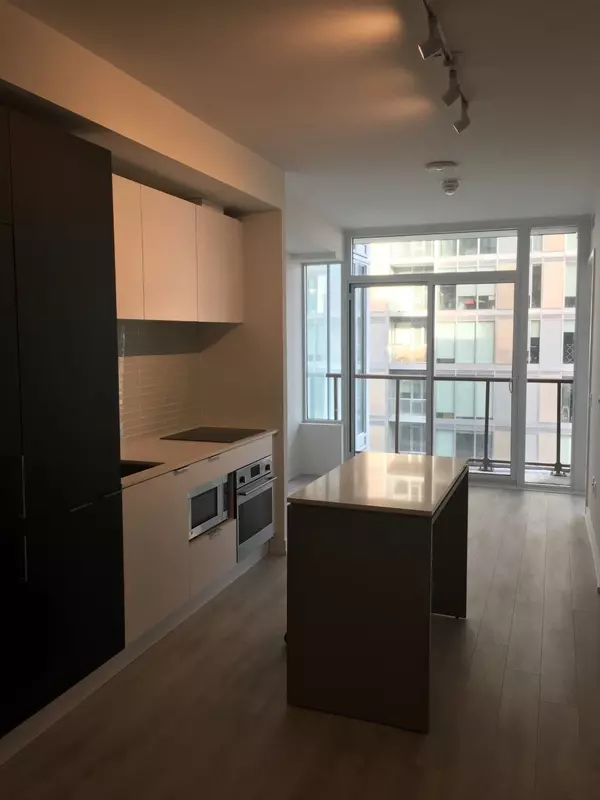 Toronto C03, ON M4R 0A4,33 Helendale AVE #804