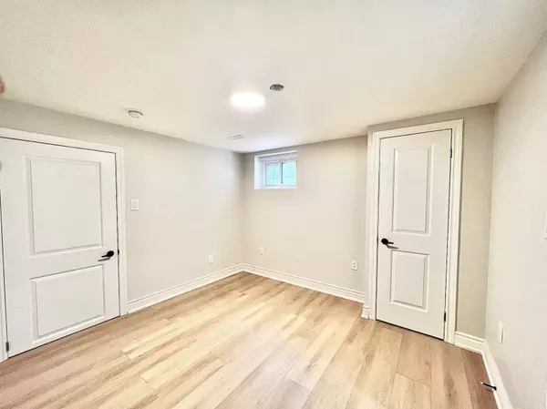 Toronto C07, ON M2R 2P9,65 Dewlane DR #Lower