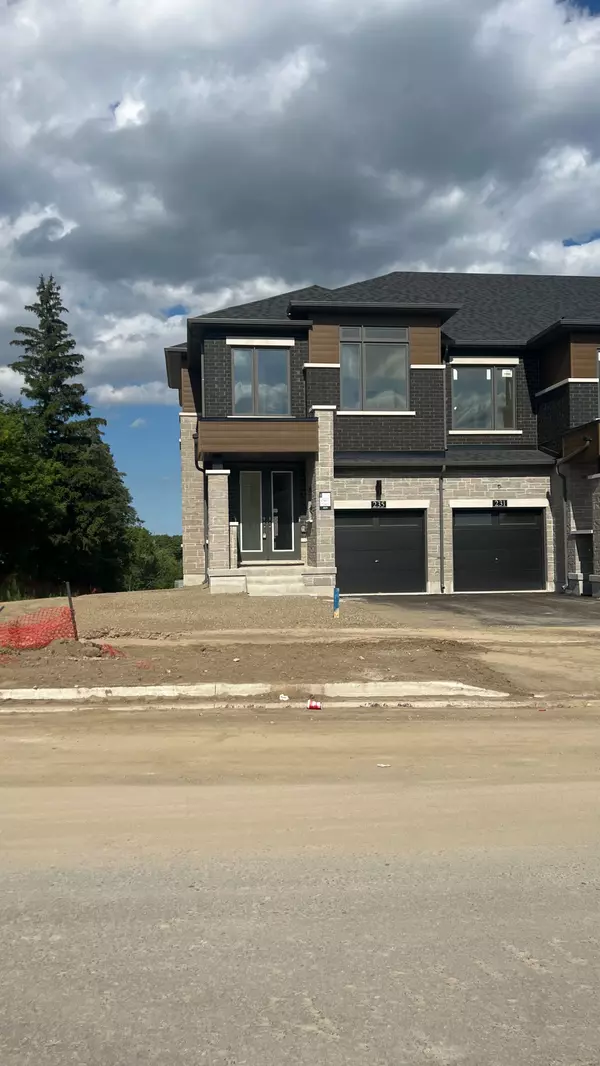 235 Grand Trunk AVE, Vaughan, ON L6A 5E5