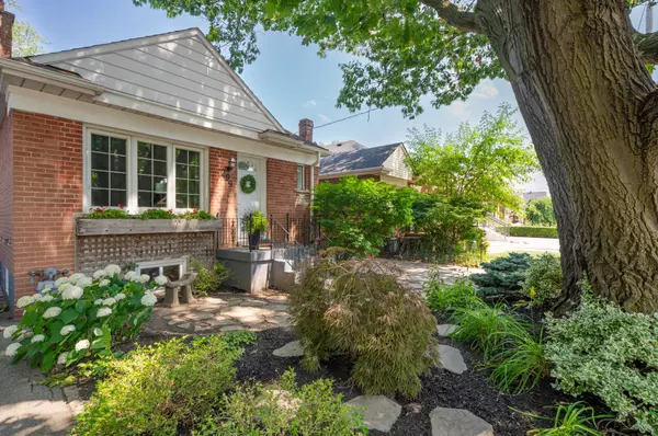 Toronto W06, ON M8W 4L1,209 Hallmark AVE