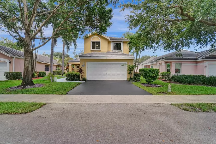 2940 Myrtle Oak Cir, Davie, FL 33328