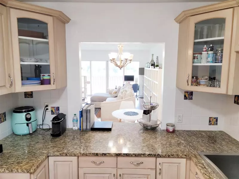 2950 N Palm Aire Dr #208, Pompano Beach, FL 33069