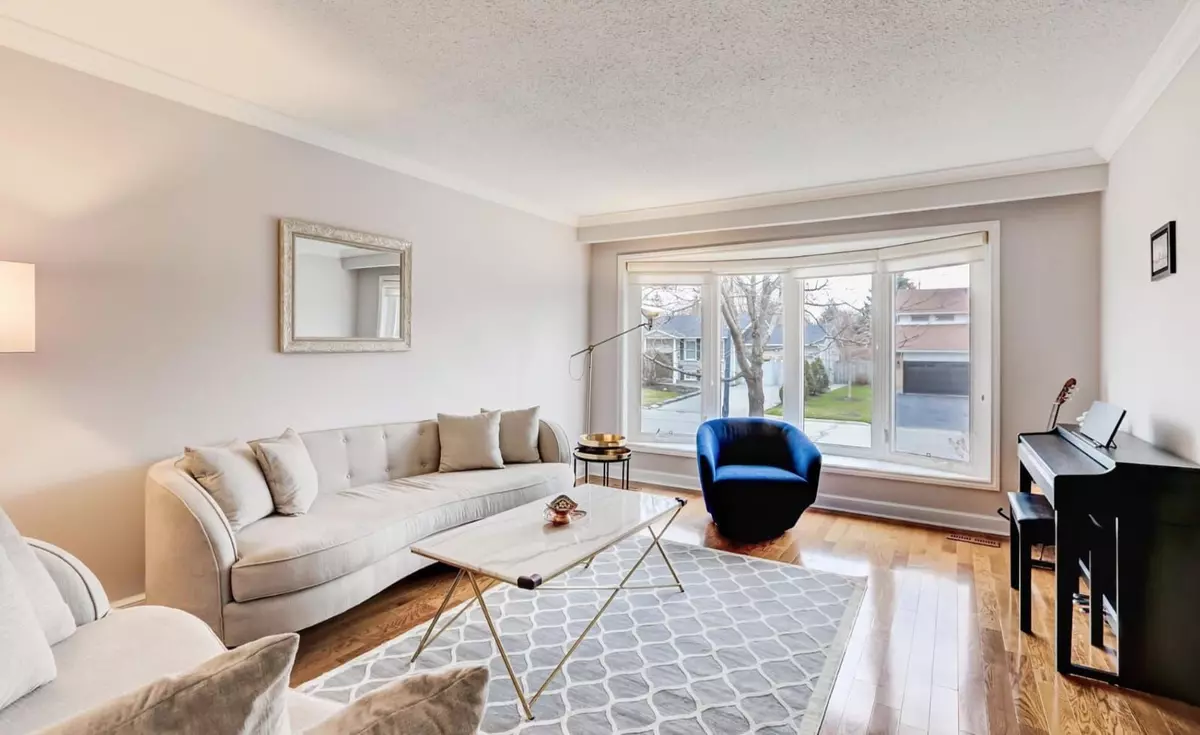 Newmarket, ON L3Y 5Y2,64 Cardinal CRES #Main