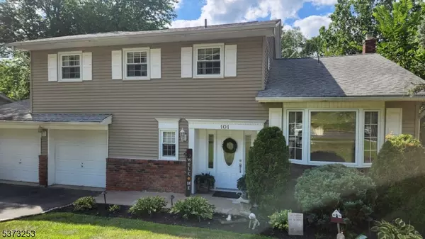 101 Molinari Dr, Wanaque Boro, NJ 07465