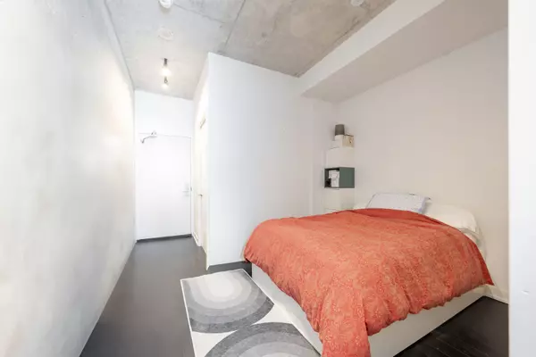 Toronto C01, ON M5V 0M8,39 Brant ST #206