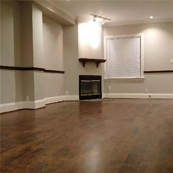 Toronto C03, ON M4R 1C6,107 Helendale AVE