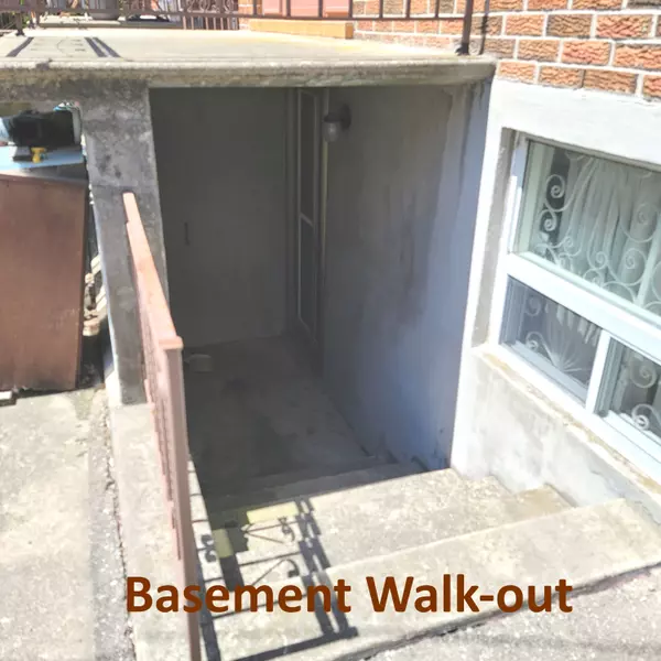 Toronto C03, ON M6C 1Y2,35 Clovelly AVE