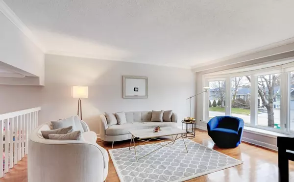 Newmarket, ON L3Y 5Y2,64 Cardinal CRES #Main