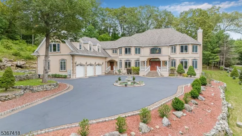 94 Saw Mill Rd, Kinnelon Boro, NJ 07405