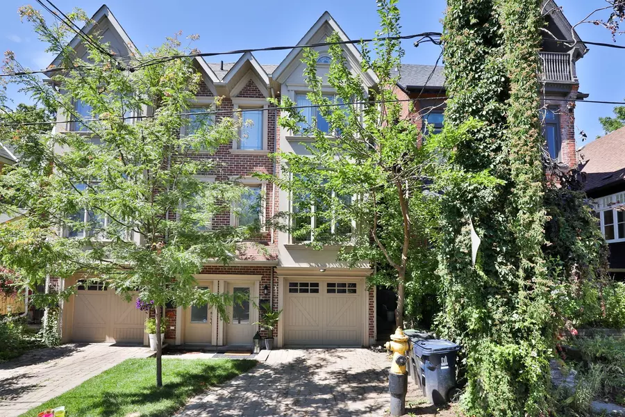 20 Grafton AVE, Toronto W01, ON M6R 1C4