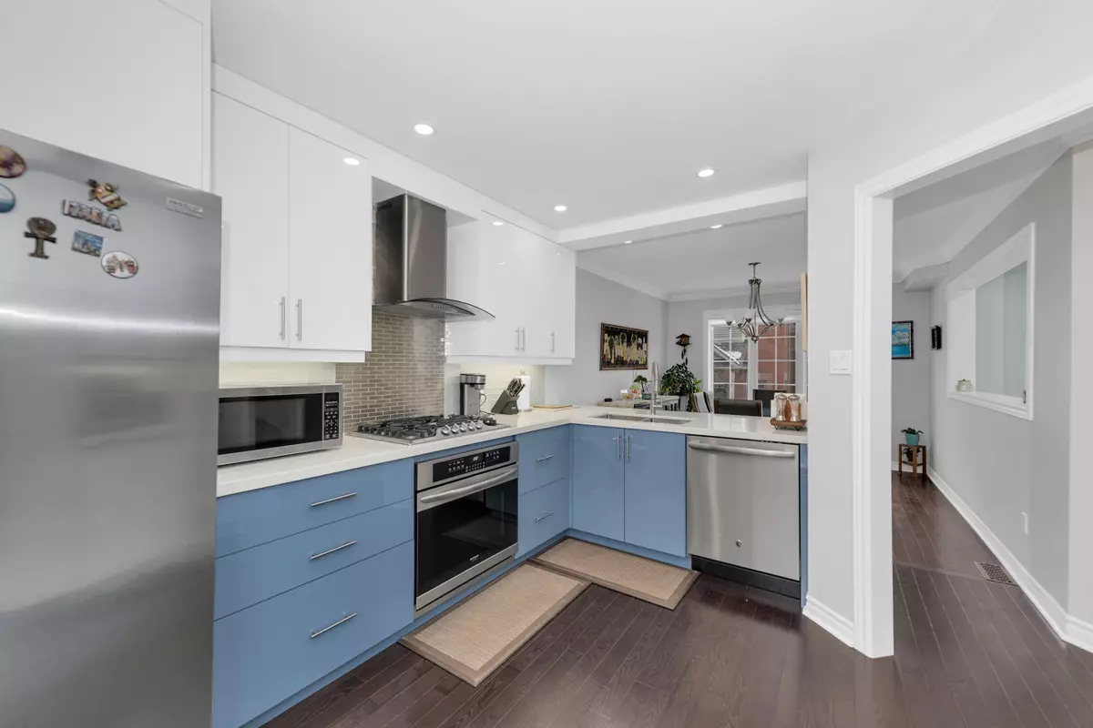 Mississauga, ON L5V 2M5,5031 East Mill RD #1