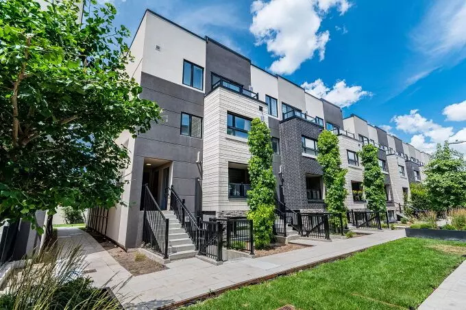 Burlington, ON L7T 0C3,1137 Cooke BLVD #202