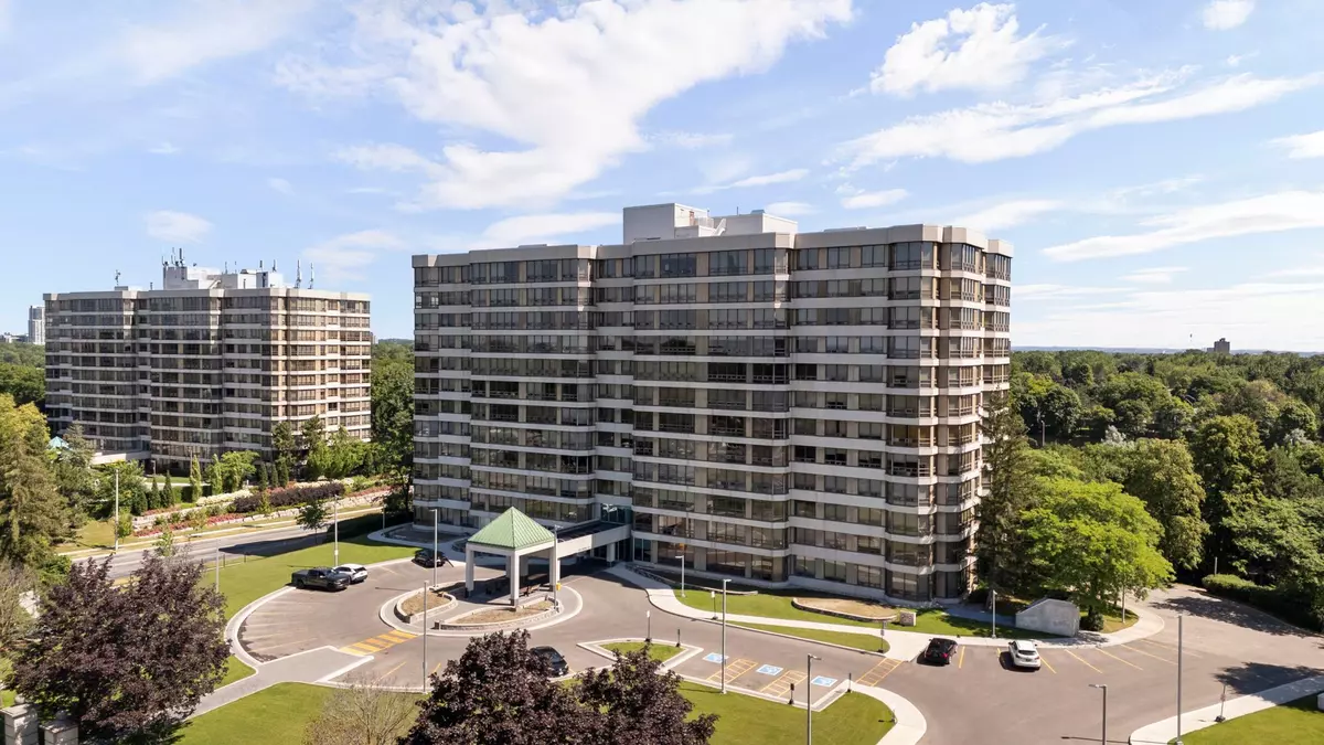 Brampton, ON L6Y 3V2,320 MILL ST S #307