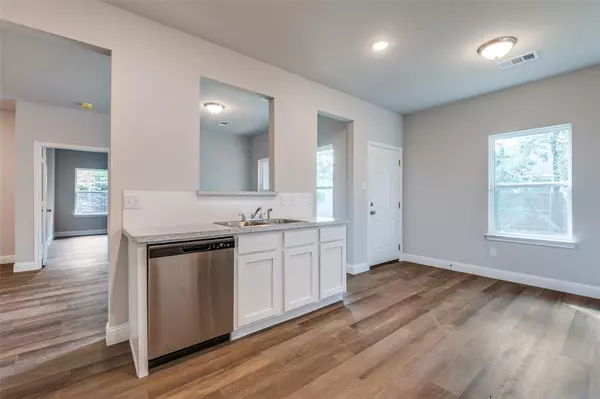 Dallas, TX 75215,5814 Carlton Garrett Street