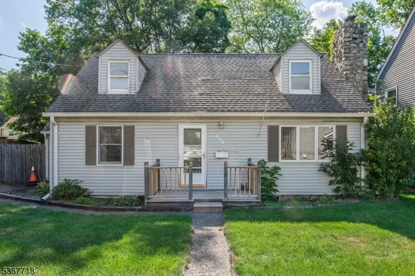 520 Skyline Lake Dr, Ringwood Boro, NJ 07456