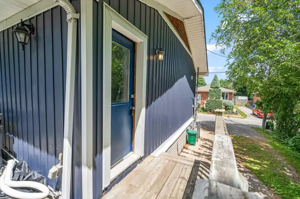 Clarington, ON L1C 3G1,30 Lamb's LN