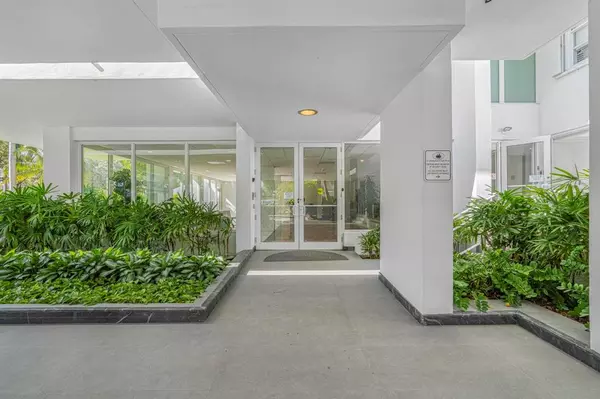 Key Biscayne, FL 33149,155 Ocean Lane Dr #706