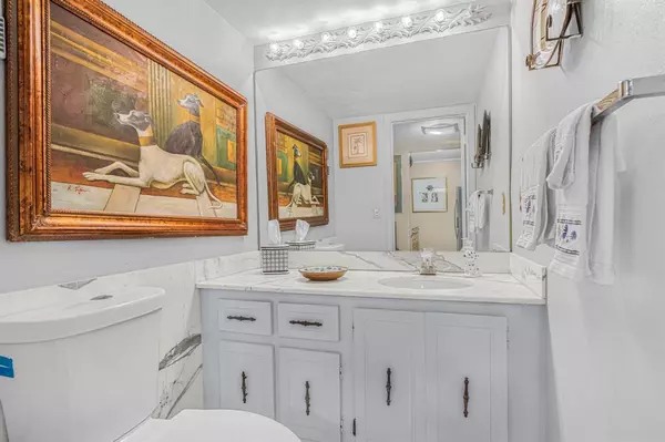 Key Biscayne, FL 33149,155 Ocean Lane Dr #706