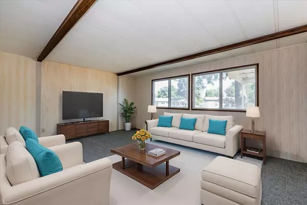 Innisfil, ON L9S 1M9,2 Yew CT