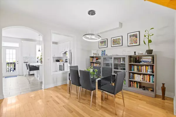 Oakville, ON L6L 6T4,135 Tawny CRES