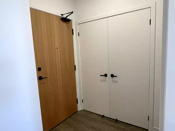 Mississauga, ON L5M 2V8,2495 Eglinton AVE W #1207