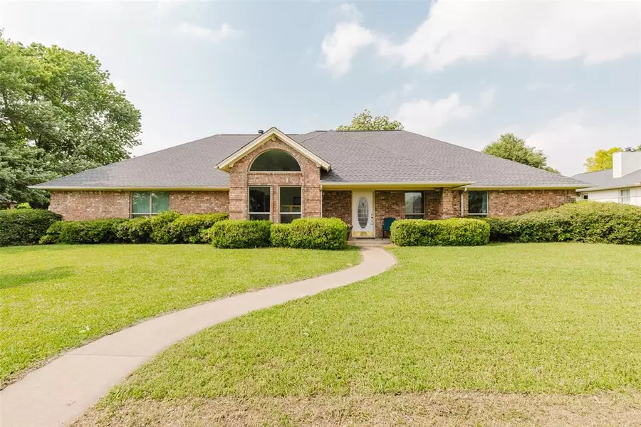 305 Brookview Drive, Decatur, TX 76234