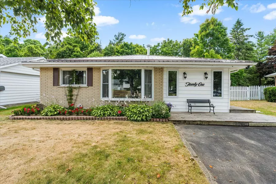 21 Coulter CRES, Quinte West, ON K8V 3E9
