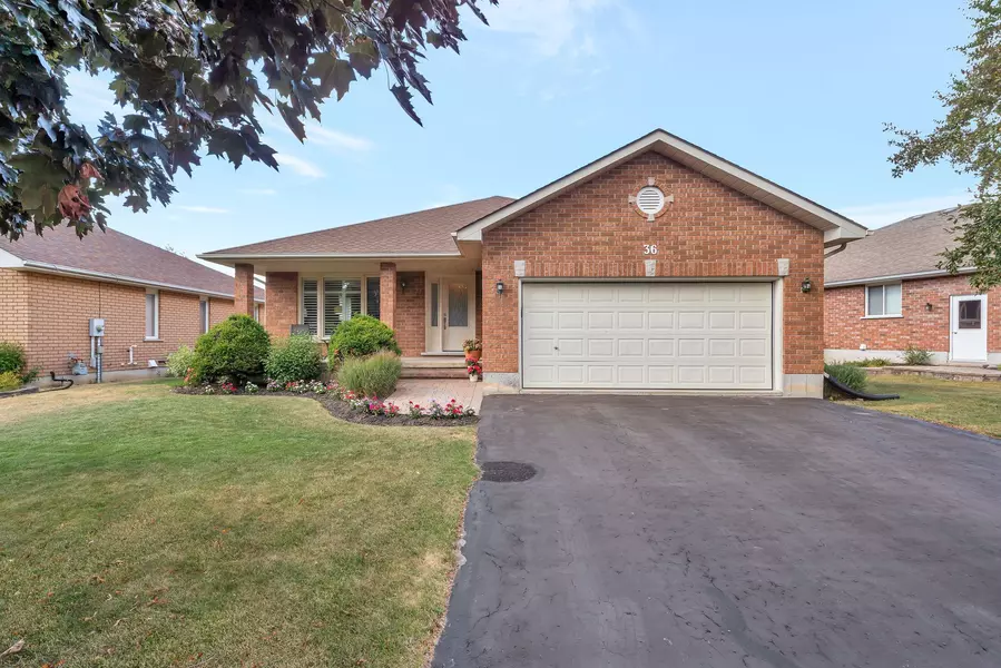 36 Oak Ridge BLVD, Belleville, ON K8N 5W1
