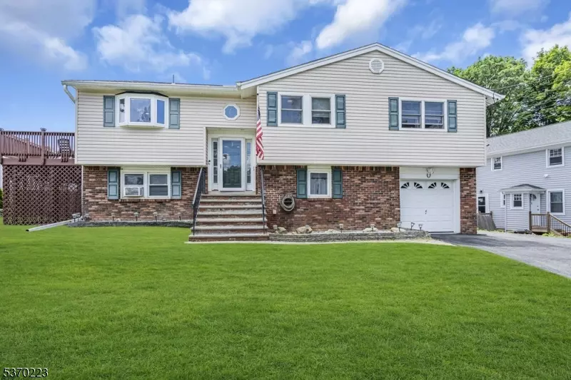 Hopatcong Boro, NJ 07843,10 Walton Way