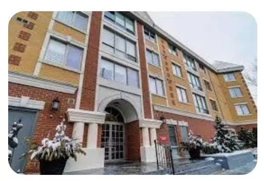 Toronto C11, ON M4G 4H1,211 Randolph RD #109