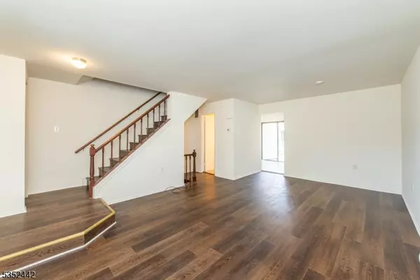 Allamuchy Twp., NJ 07840,21 Great Horned Owl Ct
