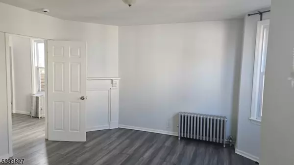 31 Marne St, Newark City, NJ 07105