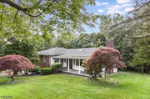 13 Oxford Dr, Livingston Twp., NJ 07039