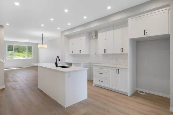 Calgary, AB T2X 5X6,949 Creekview DR SW