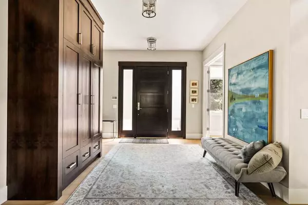 Calgary, AB T2T4B1,4115 15 ST SW