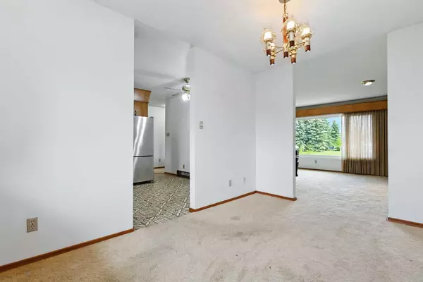 Red Deer, AB T4R 1E8,16 Arb Close